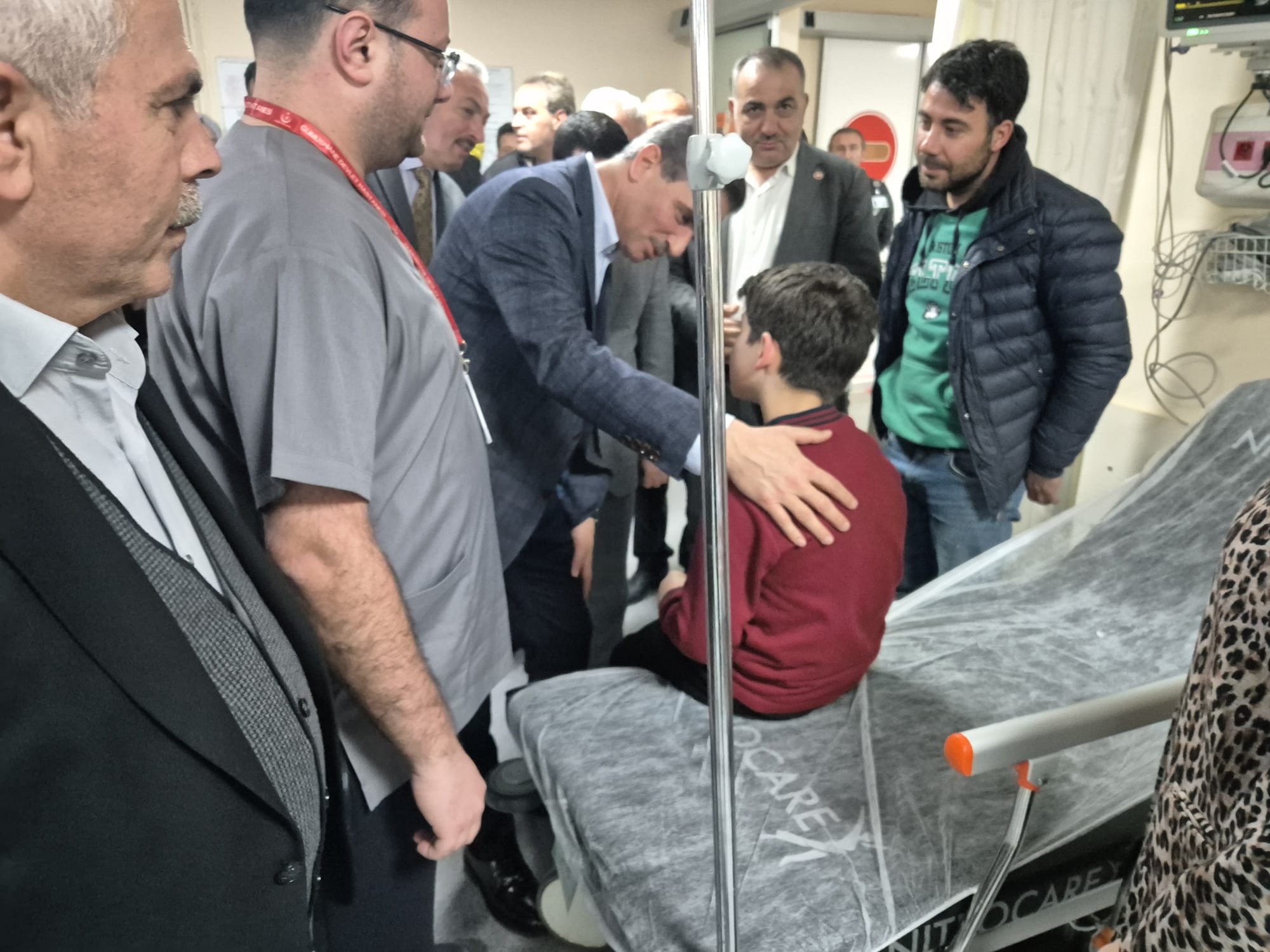 Gümüşhane’de pansiyona dışarıdan getirdikleri pideyi yiyen 29 öğrenci, zehirlenme şüphesiyle hastaneye kaldırıldı  - Görsel 8