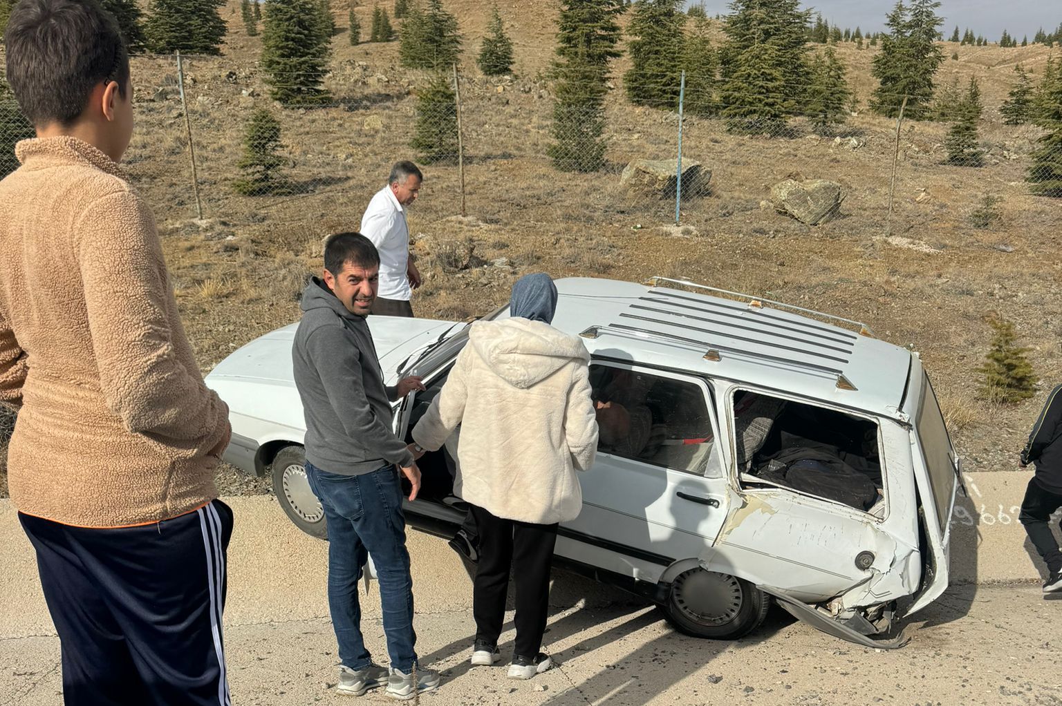 Konya Seydişehir yolunda iki araç çarpıştı! Durumu ağır - Görsel 2
