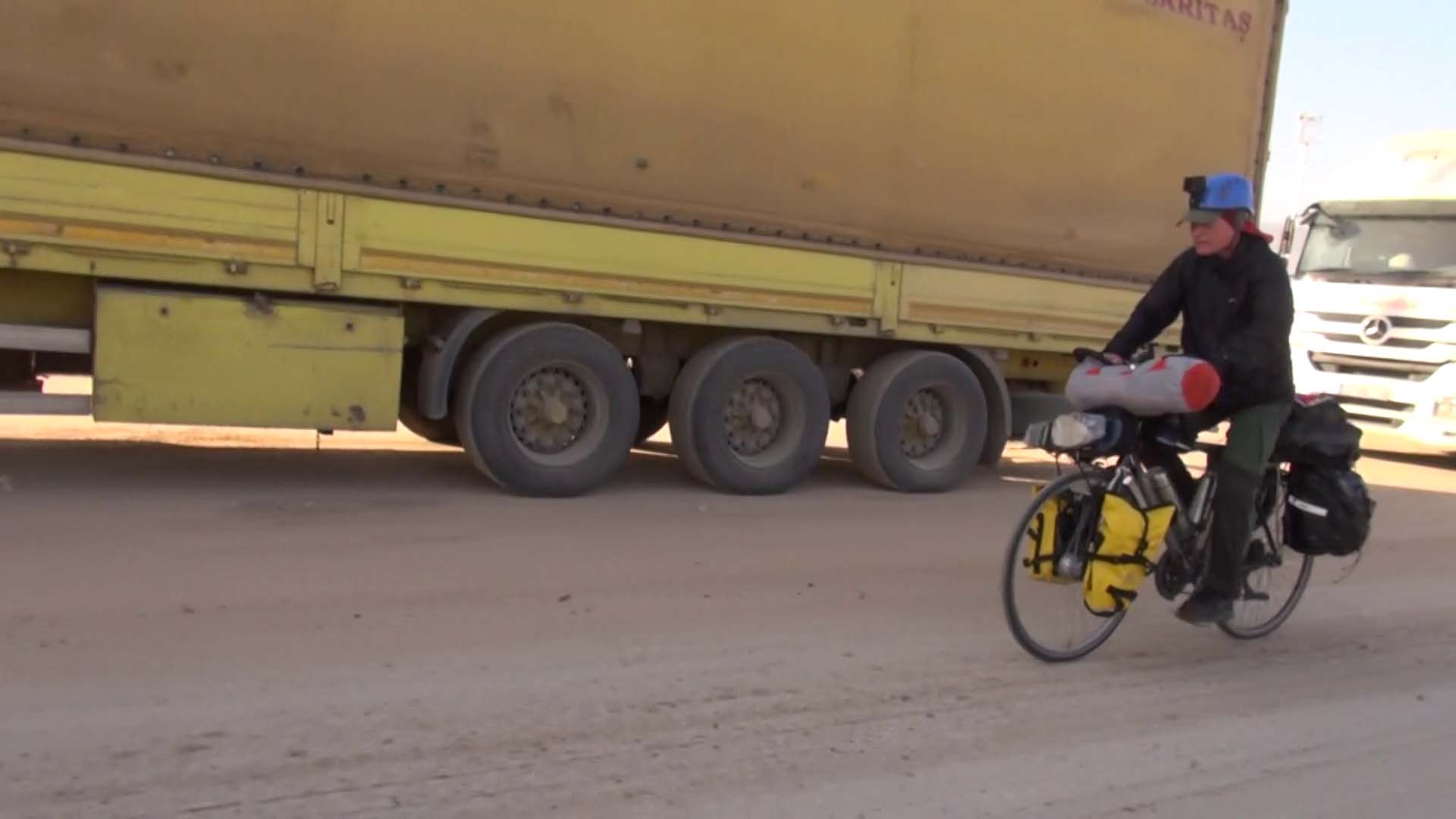 Hatay - Bisikleti ile umre yolculuğuna çıkan emekli işçi, Cilvegözü'nden Suriye'ye geçti - Görsel 3