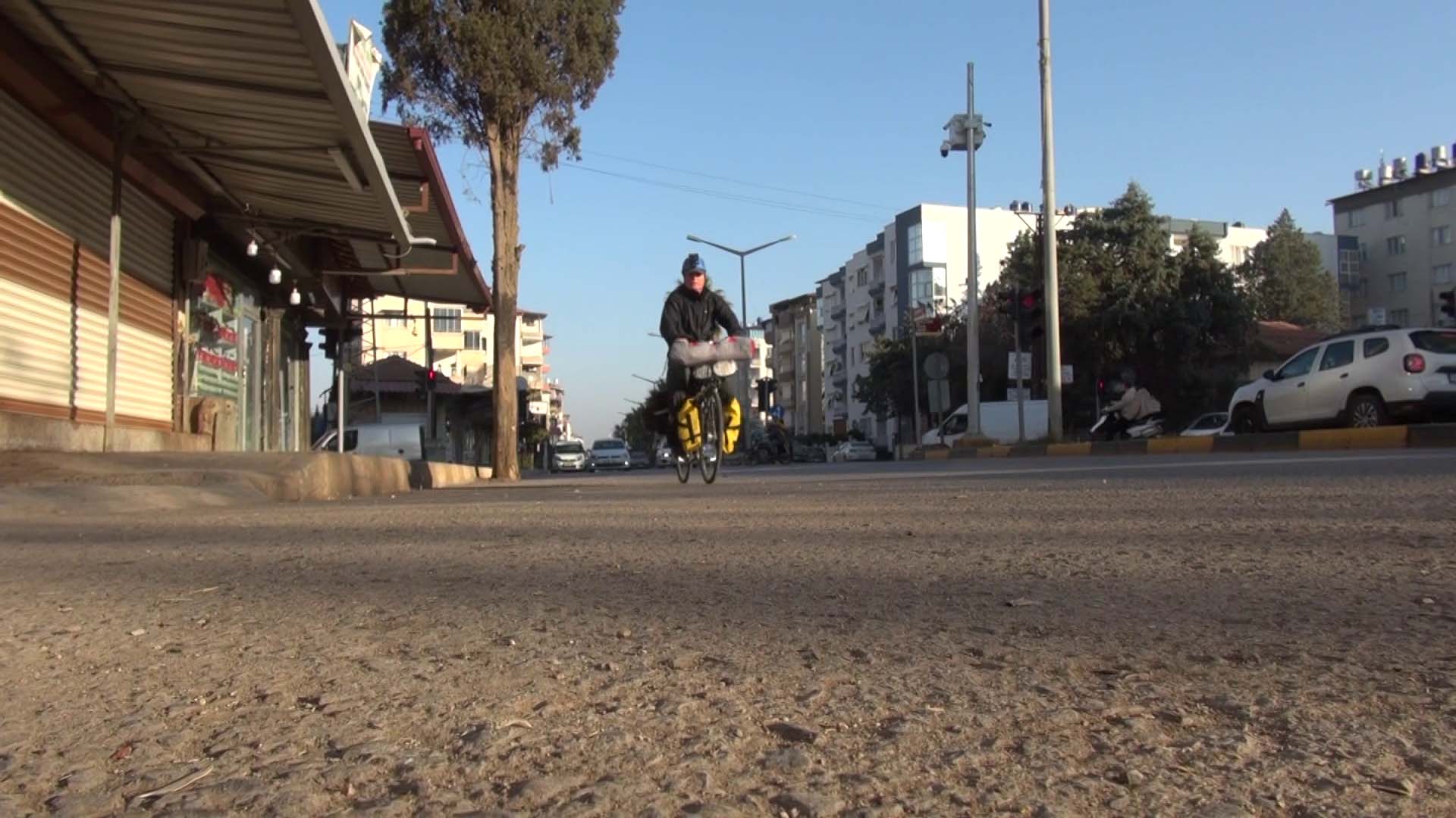 Hatay - Bisikleti ile umre yolculuğuna çıkan emekli işçi, Cilvegözü'nden Suriye'ye geçti - Görsel 4