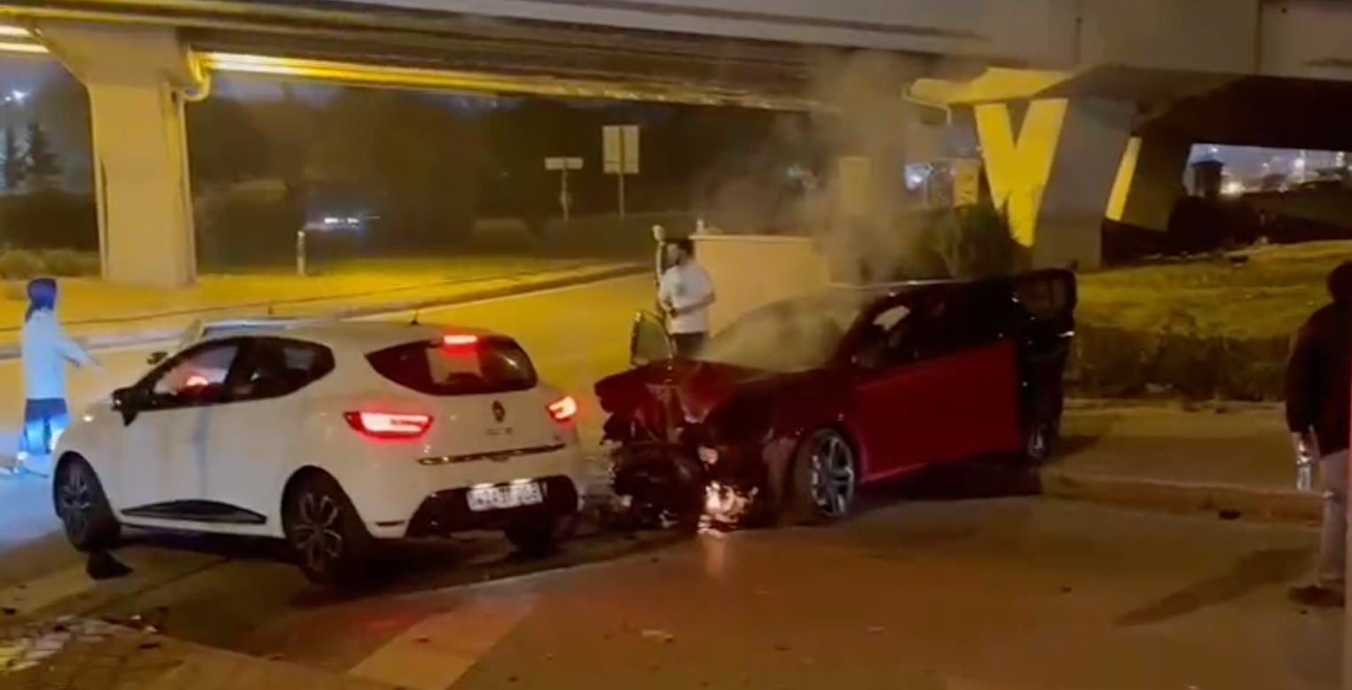 Meram'da Meydana Gelen Trafik Kazasında Sürücü Vatandaşların Sayesinde Kurtarıldı - Görsel 2