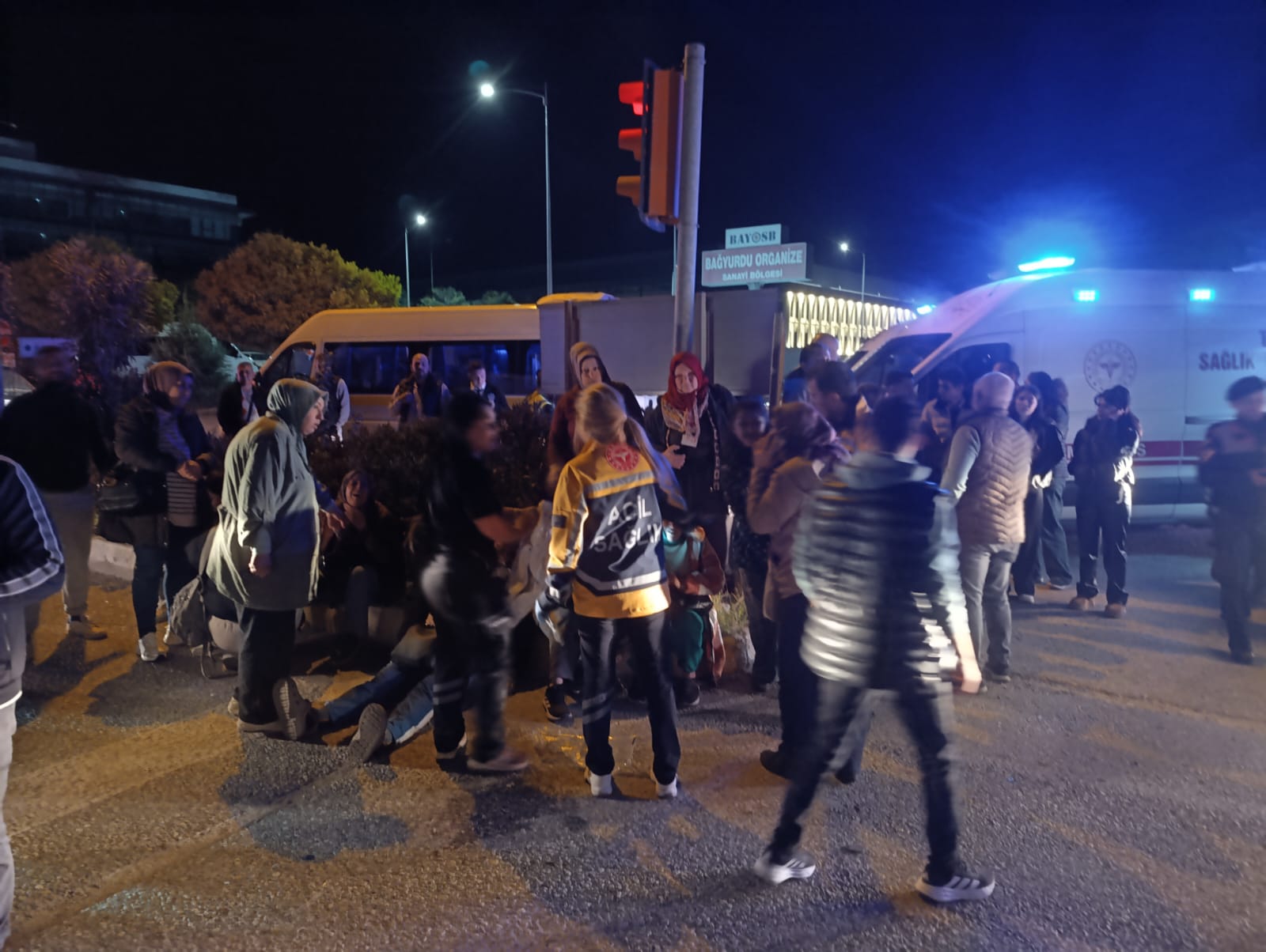 İzmir’de servis otobüsü ile servis minibüsü çarpıştı: 13 yaralı - Görsel 3