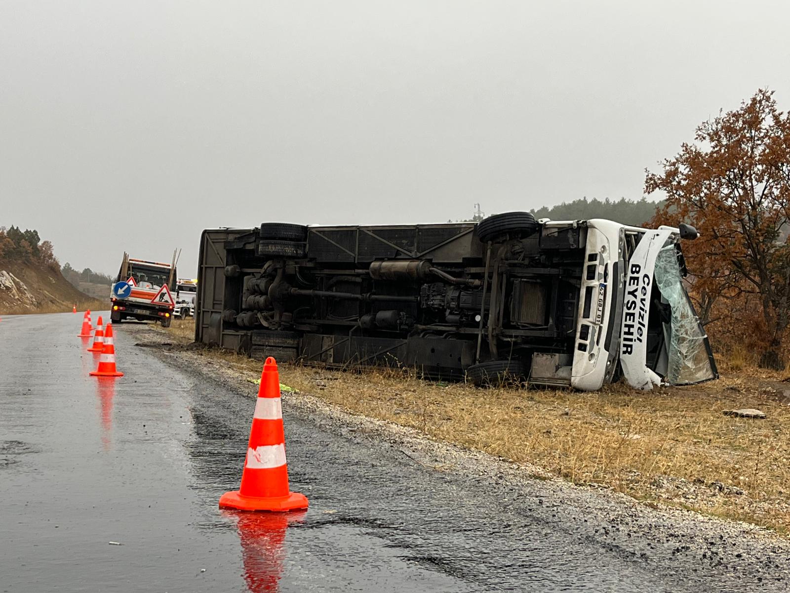 Beyşehir'de  Öğrenci Servisi Devrildi: 29 Yaralı - Görsel 1