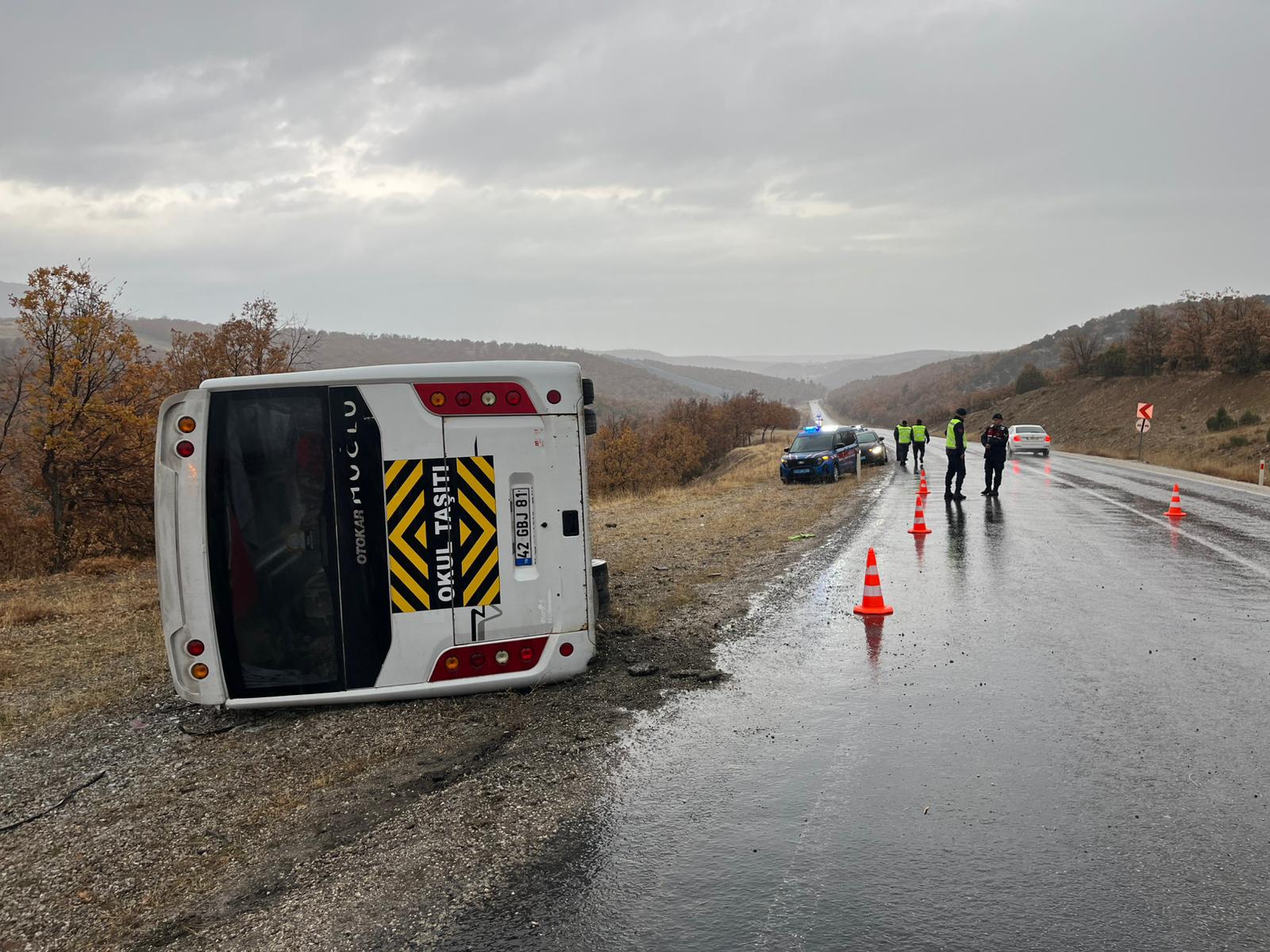 Beyşehir'de  Öğrenci Servisi Devrildi: 29 Yaralı - Görsel 2