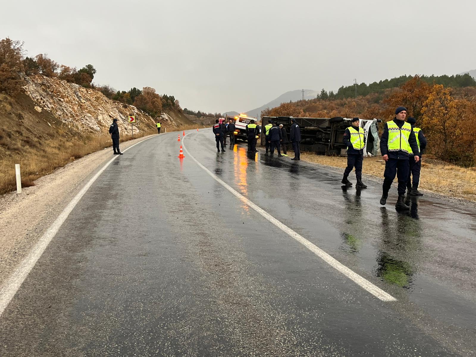 Beyşehir'de  Öğrenci Servisi Devrildi: 29 Yaralı - Görsel 6