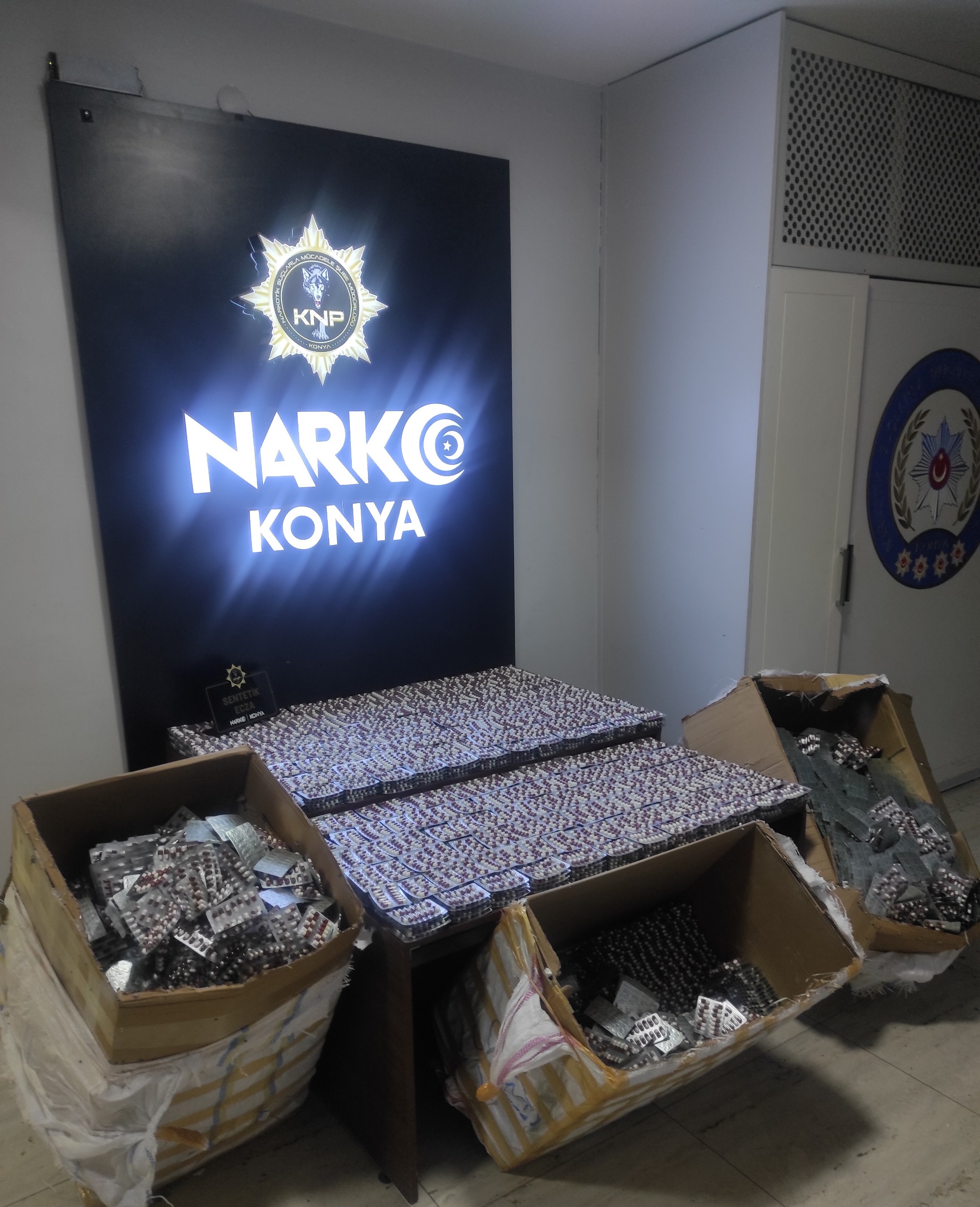 Konya'da Etkili Narkotik Operasyonları: 140 Tutuklama ve Büyük Miktarda Uyuşturucu Ele Geçirildi - Görsel 1