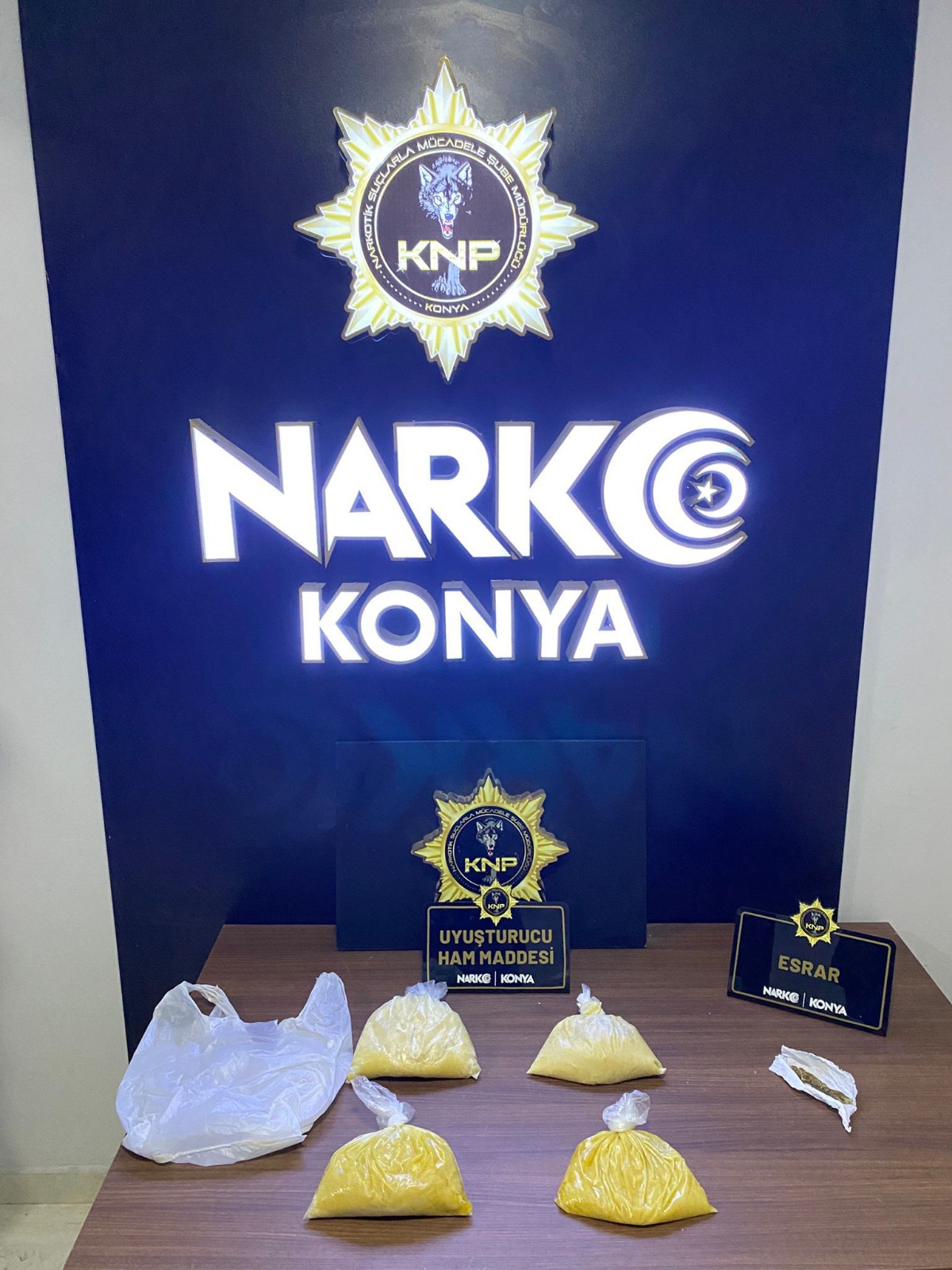 Konya'da Etkili Narkotik Operasyonları: 140 Tutuklama ve Büyük Miktarda Uyuşturucu Ele Geçirildi - Görsel 3