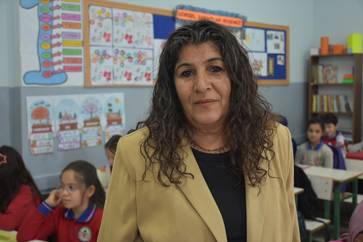 Öğretmen anne ile kızı aynı okulda öğrencileri geleceğe hazırlıyor - Görsel 5