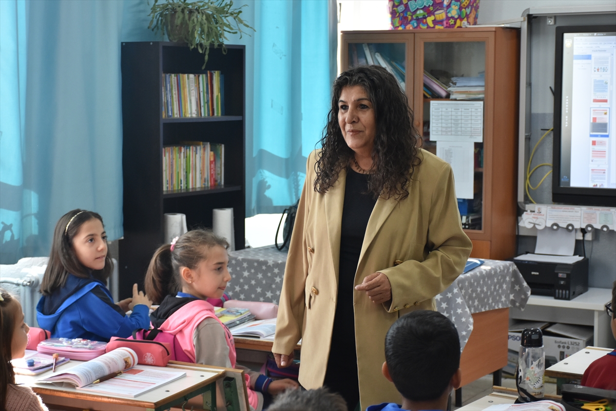Öğretmen anne ile kızı aynı okulda öğrencileri geleceğe hazırlıyor - Görsel 7