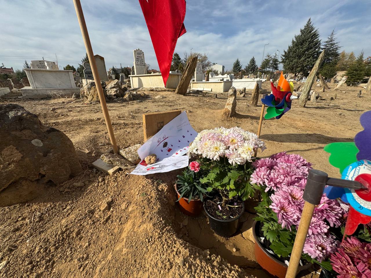 Kazada ölen öğretmen eşinin 'Öğretmenler Günü'nü mezarı başında kutladı - Görsel 7