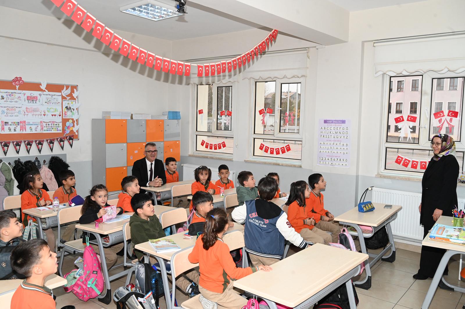 OKULUNU ZİYARET ETTİ SÜPRİZLE KARŞILAŞTI  - Görsel 2