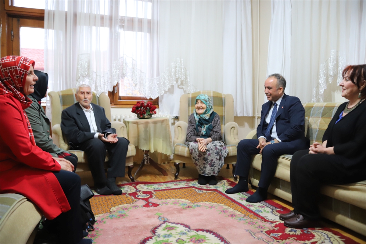 Konya'da 102 yaşındaki emekli öğretmen ve yurt müdürüne vefa ziyareti - Görsel 1