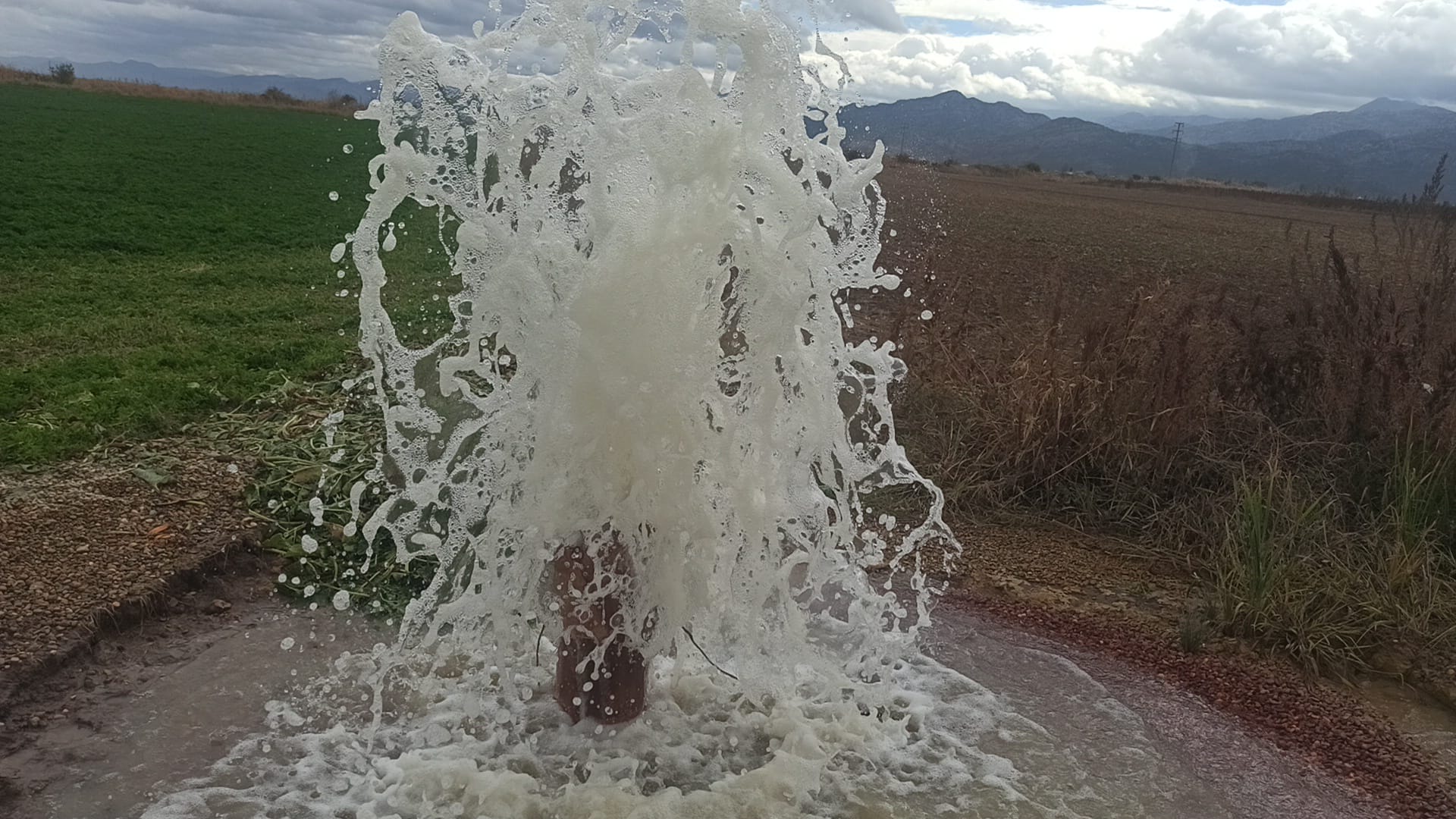 Kuraklığın Gölgesinde Şaşırtan Görüntü: Seydişehir'de Sondaj Kuyusundan Su Fışkırdı - Görsel 3