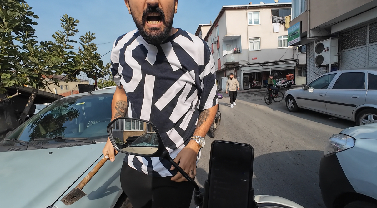 İstanbul - Ataşehir'de trafik tartışmasında keserle saldırdı - Görsel 2