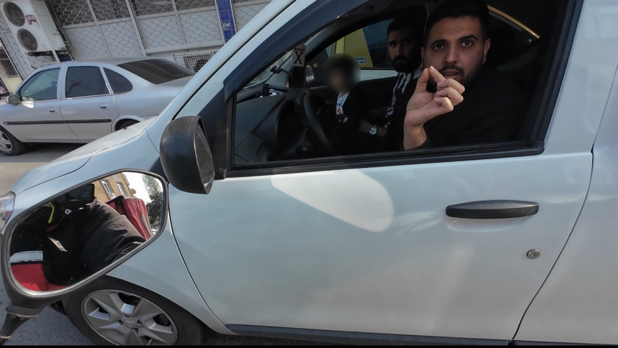 İstanbul - Ataşehir'de trafik tartışmasında keserle saldırdı - Görsel 5