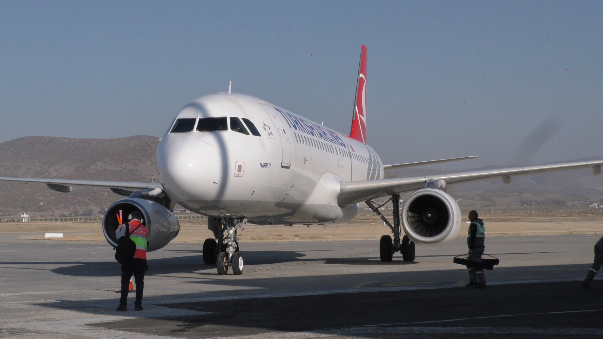 Terhisine 1 hafta kala nefes borusuna yiyecek kaçması sonucu ölen er, toprağa verildi - Görsel 9
