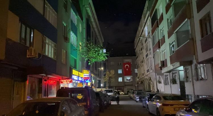 İstanbul - Sultangazi‘de kadınların giyinme odasında gizli kamera bulundu; düğün salonu mühürlendi - Görsel 1