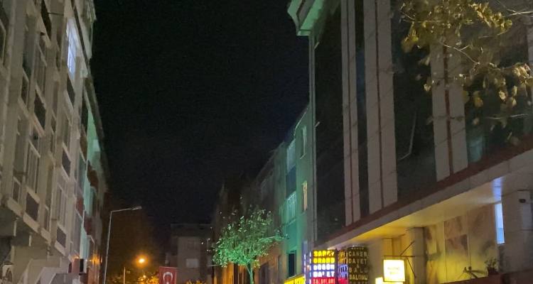 İstanbul - Sultangazi‘de kadınların giyinme odasında gizli kamera bulundu; düğün salonu mühürlendi - Görsel 2