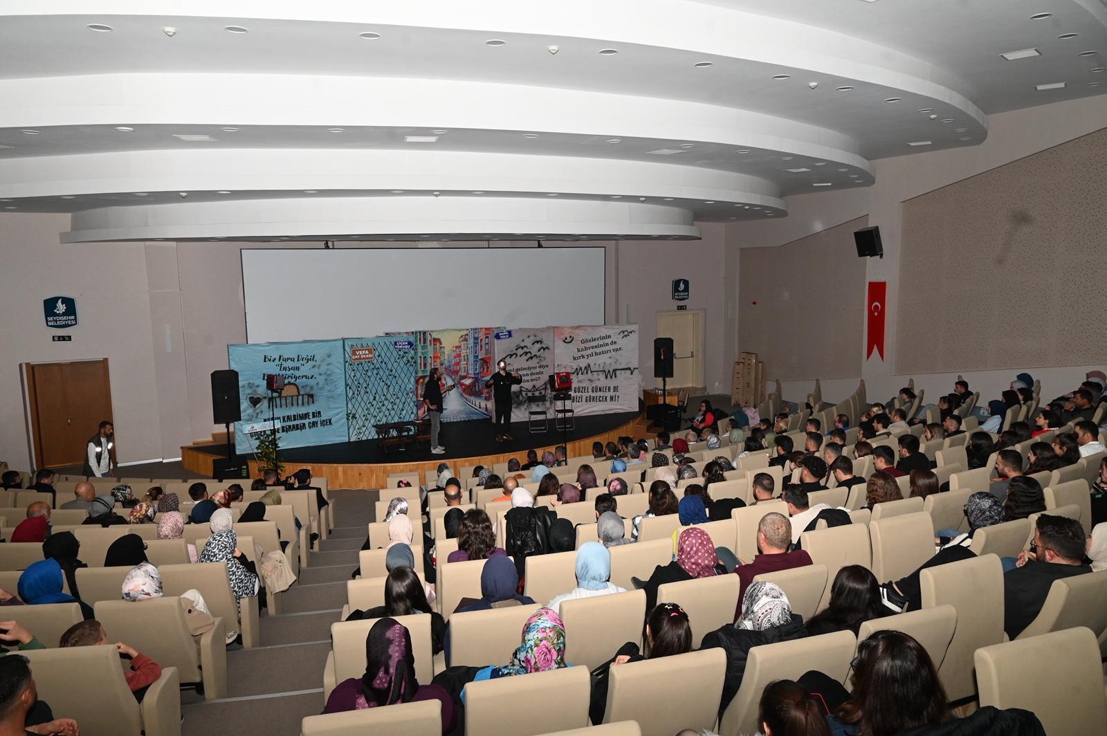 Seydişehir'de Sahnelenen Aynalar Tiyatrosu izleyenler  tarafından   büyük ilgi  topladı - Görsel 5