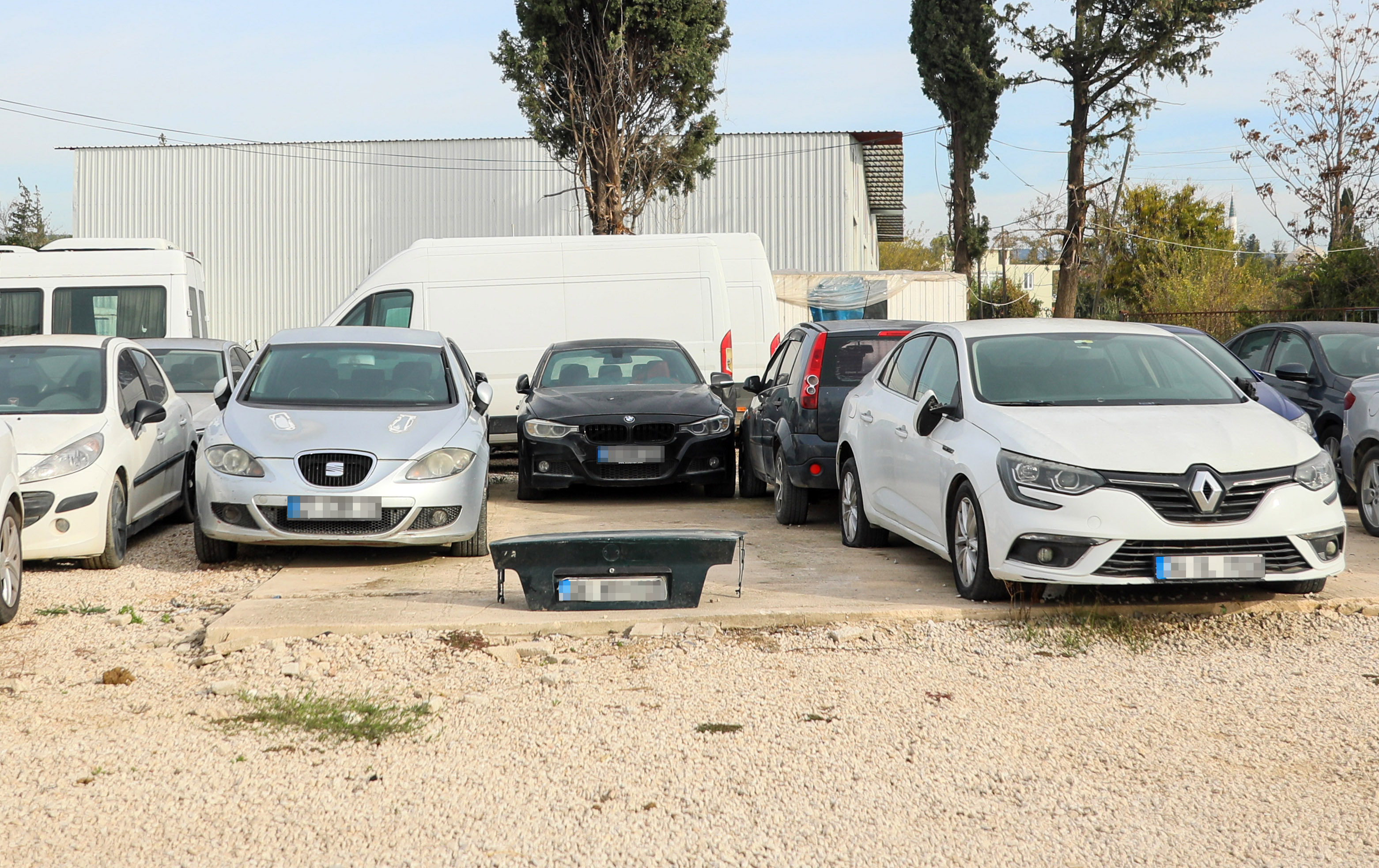 Antalya- 'Hacizli' bagaj kapağı, 3 yıldır yediemin otoparkında bekliyor - Görsel 2