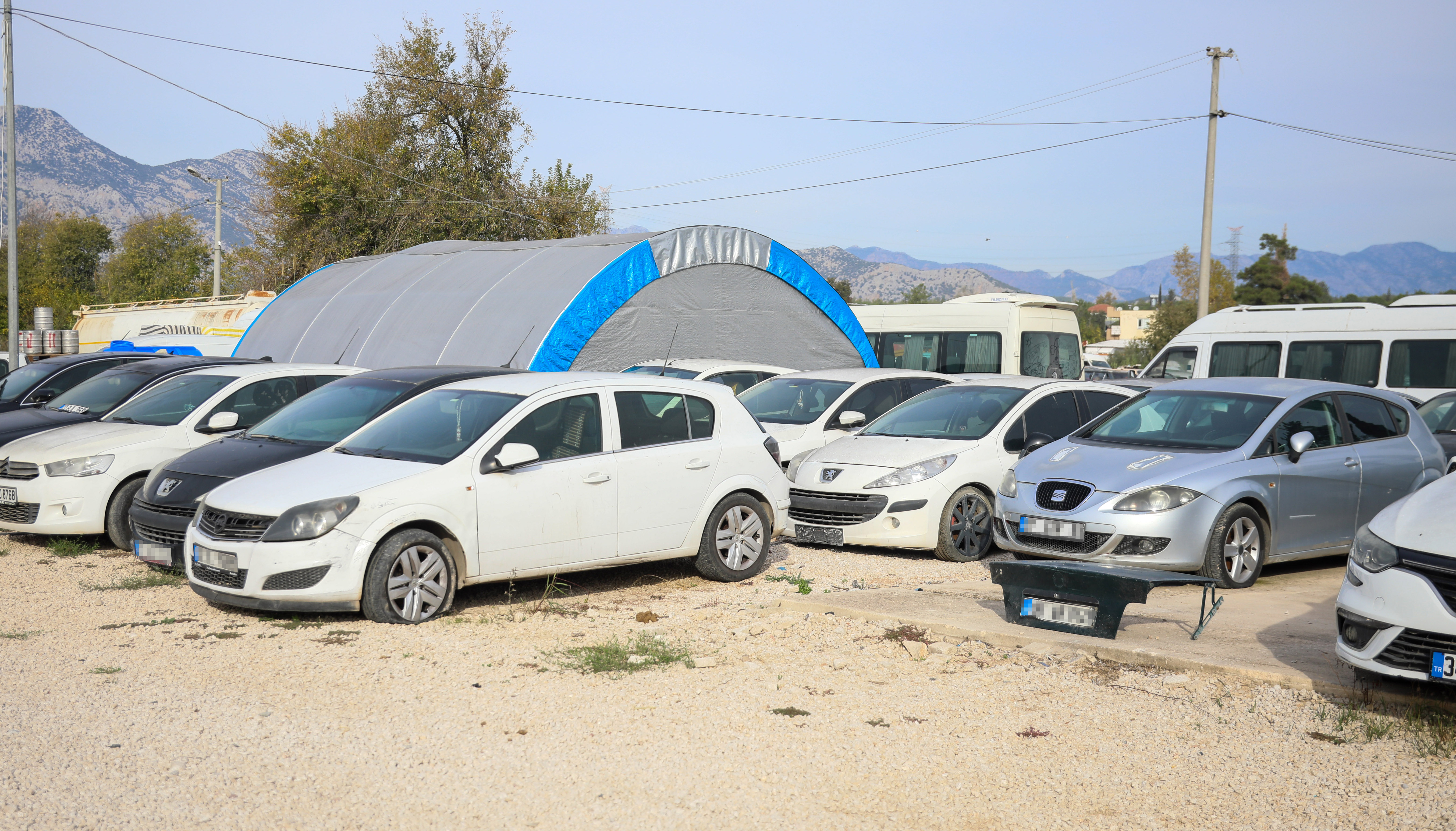 Antalya- 'Hacizli' bagaj kapağı, 3 yıldır yediemin otoparkında bekliyor - Görsel 4