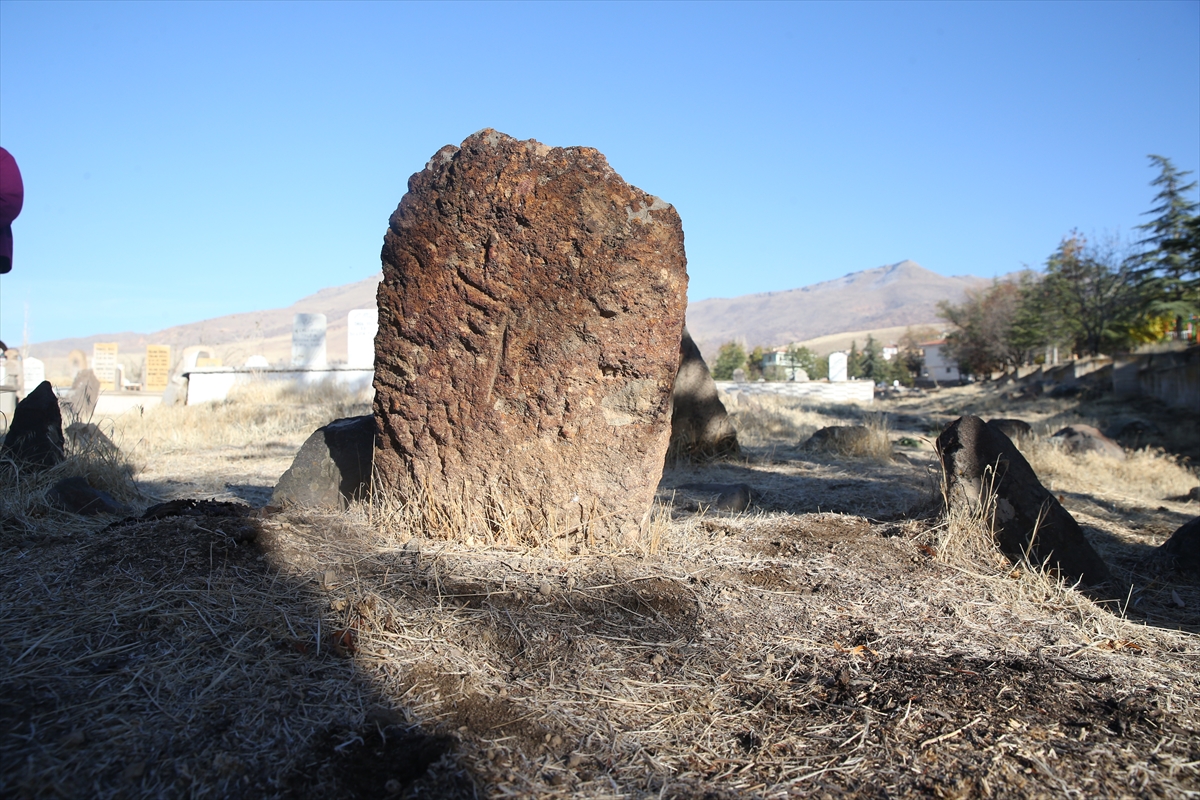 Kayseri'de Türk boyları ve Osmanlı Dönemi bezemeli mezar taşları belgelendi - Görsel 6