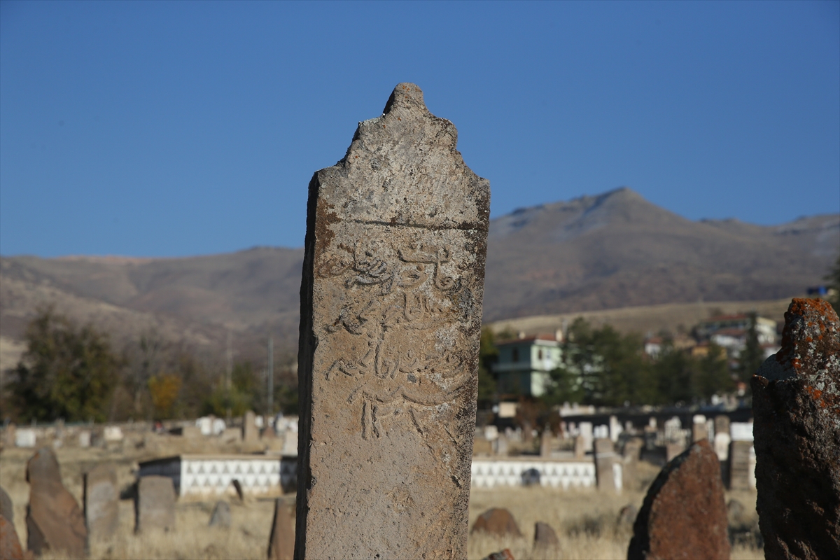 Kayseri'de Türk boyları ve Osmanlı Dönemi bezemeli mezar taşları belgelendi - Görsel 9
