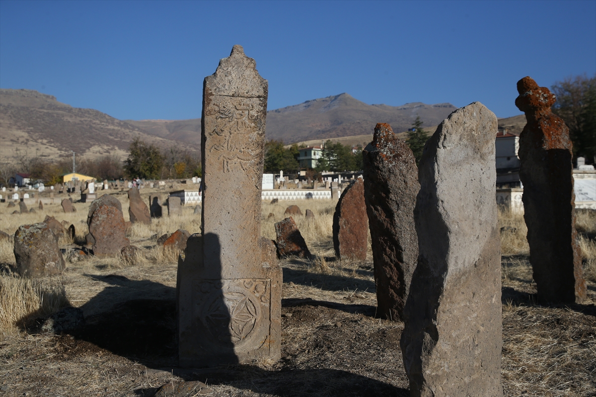 Kayseri'de Türk boyları ve Osmanlı Dönemi bezemeli mezar taşları belgelendi - Görsel 10