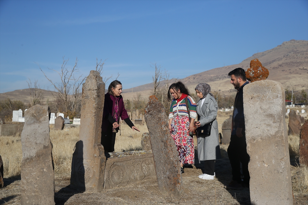 Kayseri'de Türk boyları ve Osmanlı Dönemi bezemeli mezar taşları belgelendi - Görsel 11