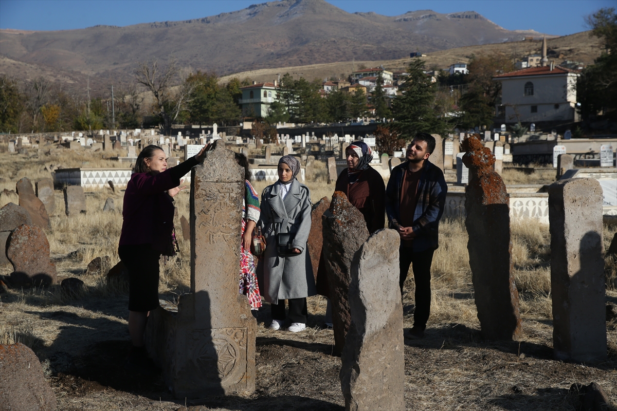 Kayseri'de Türk boyları ve Osmanlı Dönemi bezemeli mezar taşları belgelendi - Görsel 12