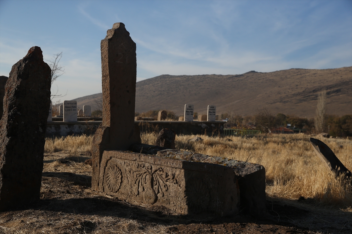 Kayseri'de Türk boyları ve Osmanlı Dönemi bezemeli mezar taşları belgelendi - Görsel 15