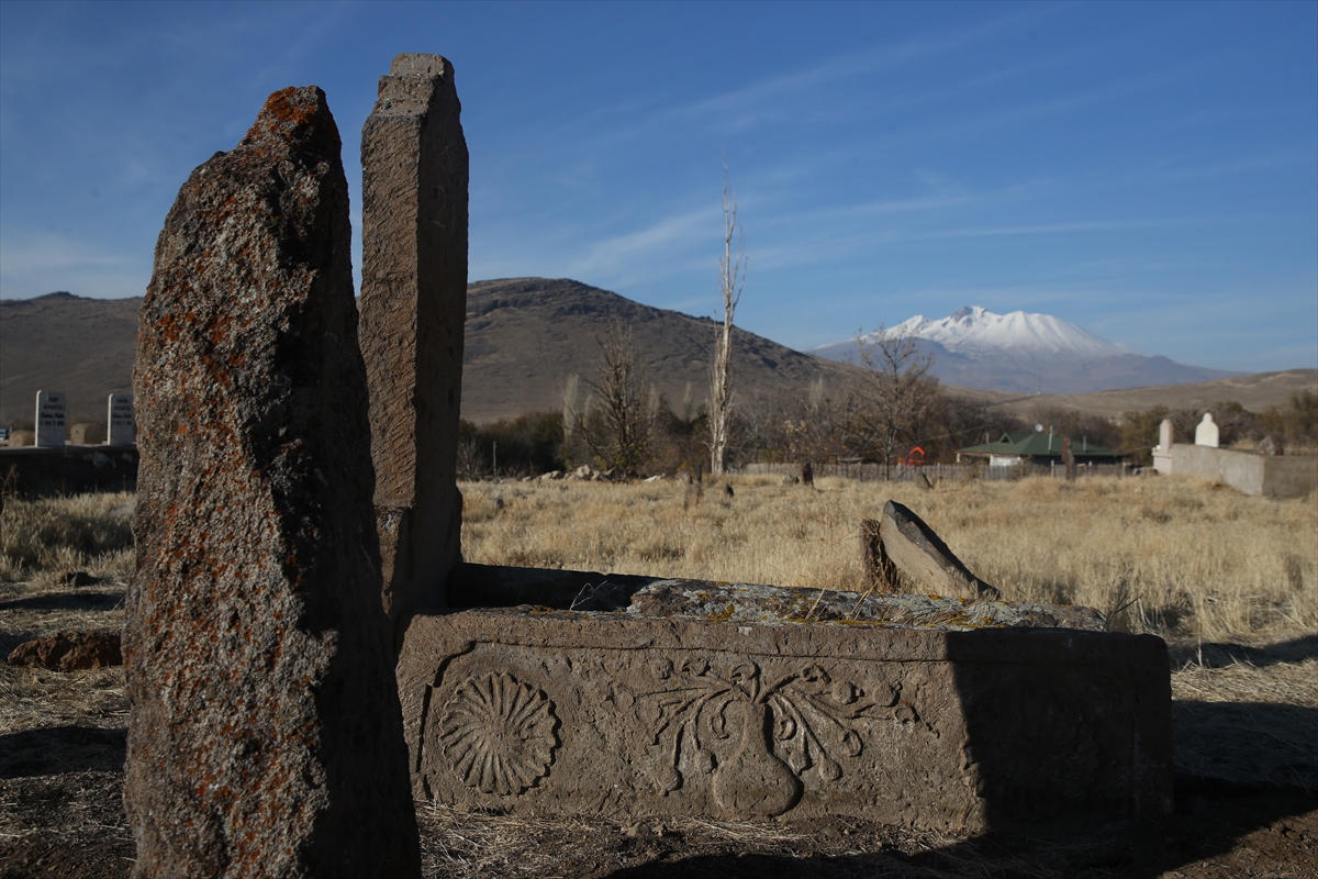 Kayseri'de Türk boyları ve Osmanlı Dönemi bezemeli mezar taşları belgelendi - Görsel 17