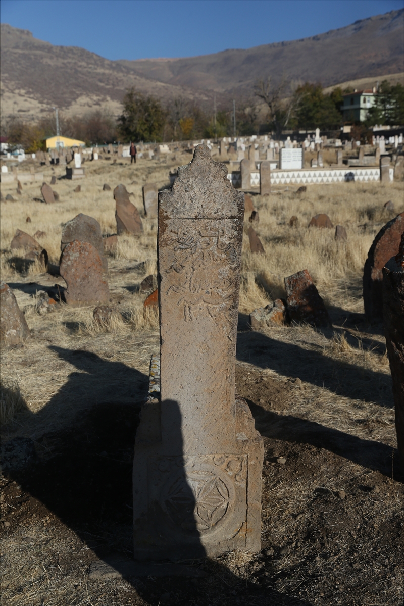 Kayseri'de Türk boyları ve Osmanlı Dönemi bezemeli mezar taşları belgelendi - Görsel 18