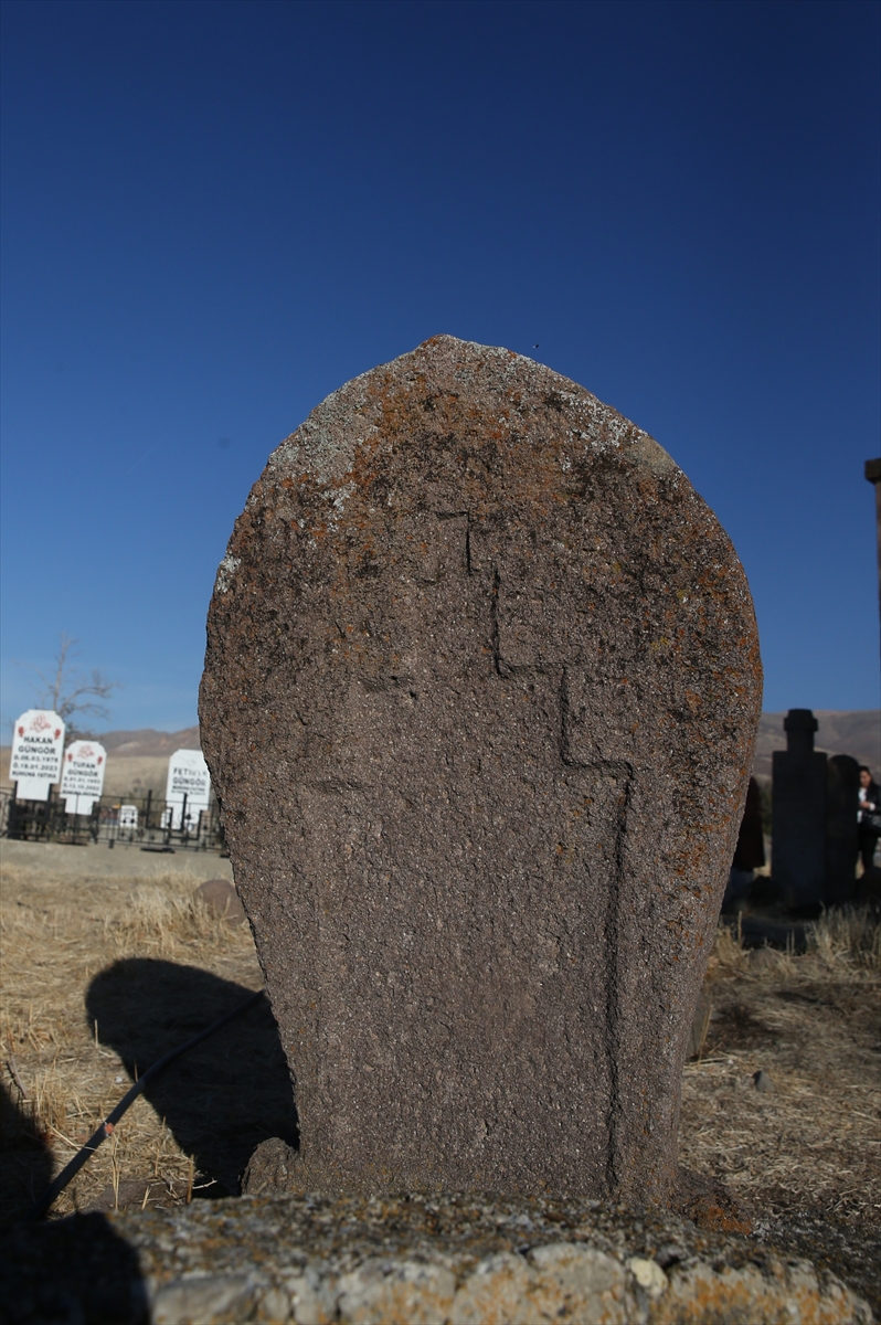 Kayseri'de Türk boyları ve Osmanlı Dönemi bezemeli mezar taşları belgelendi - Görsel 20