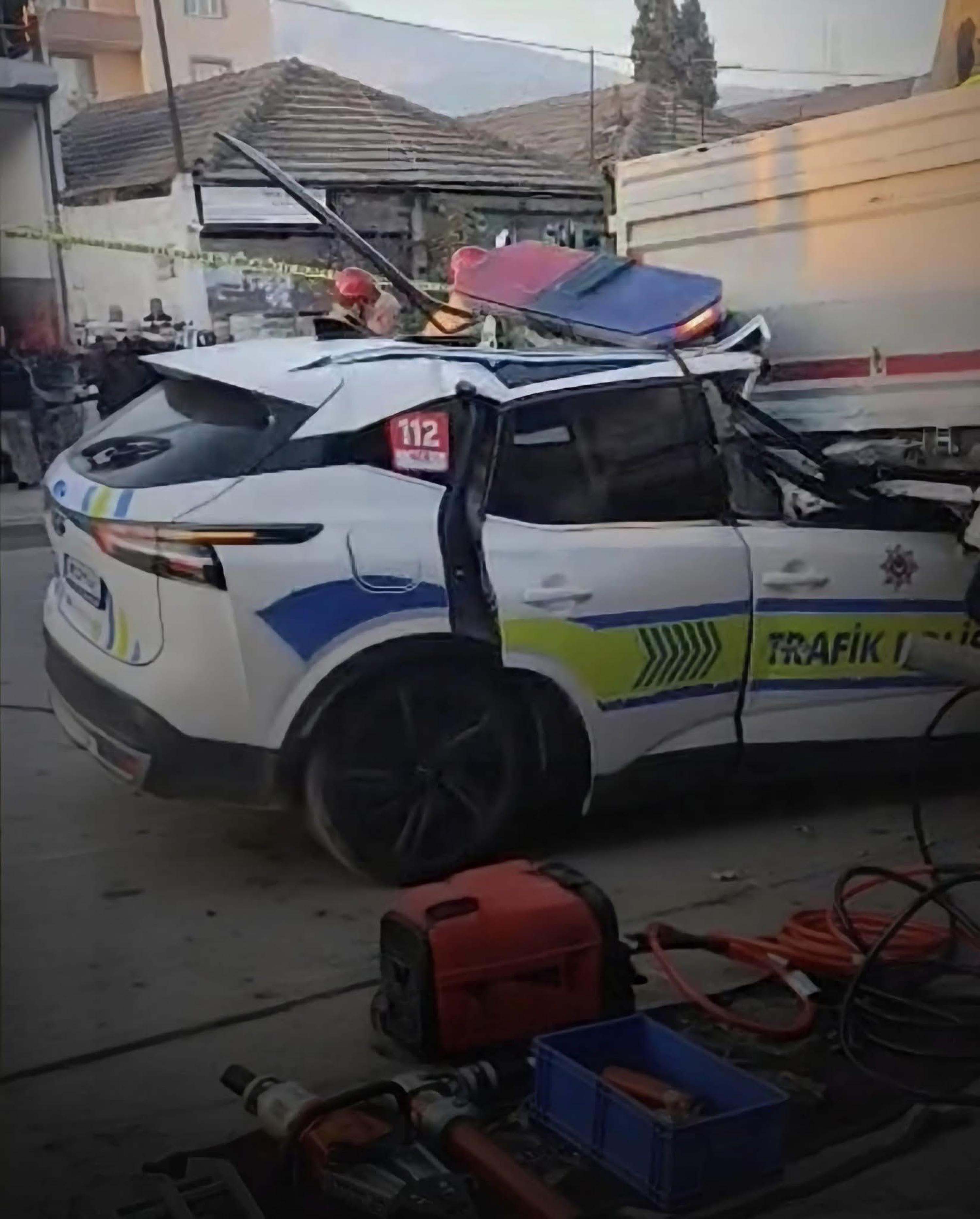 1 polisin şehit olduğu kazada yaralanan trafik polisi de kurtarılamadı - Görsel 7