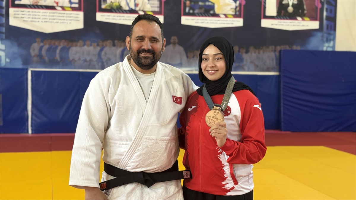 KONYA - İşitme engelli judocu Esma Gökülü sakatlığına rağmen olimpiyat madalyası kazanmayı başardı - Görsel 3