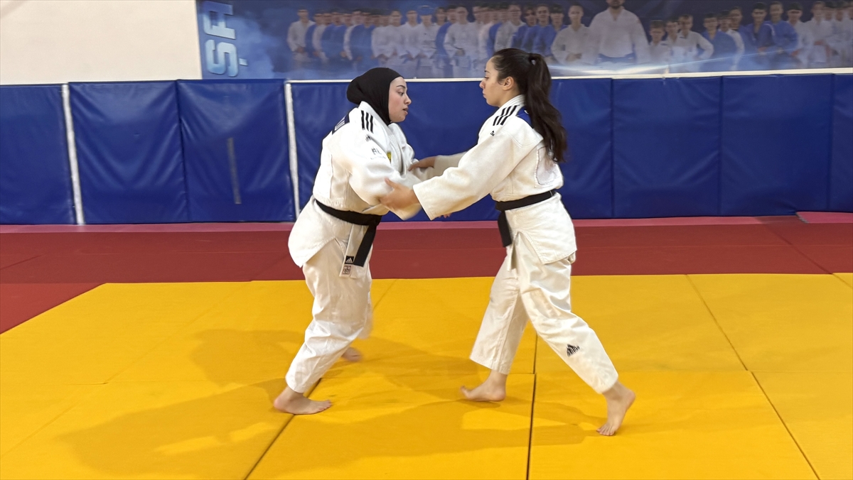 KONYA - İşitme engelli judocu Esma Gökülü sakatlığına rağmen olimpiyat madalyası kazanmayı başardı - Görsel 4