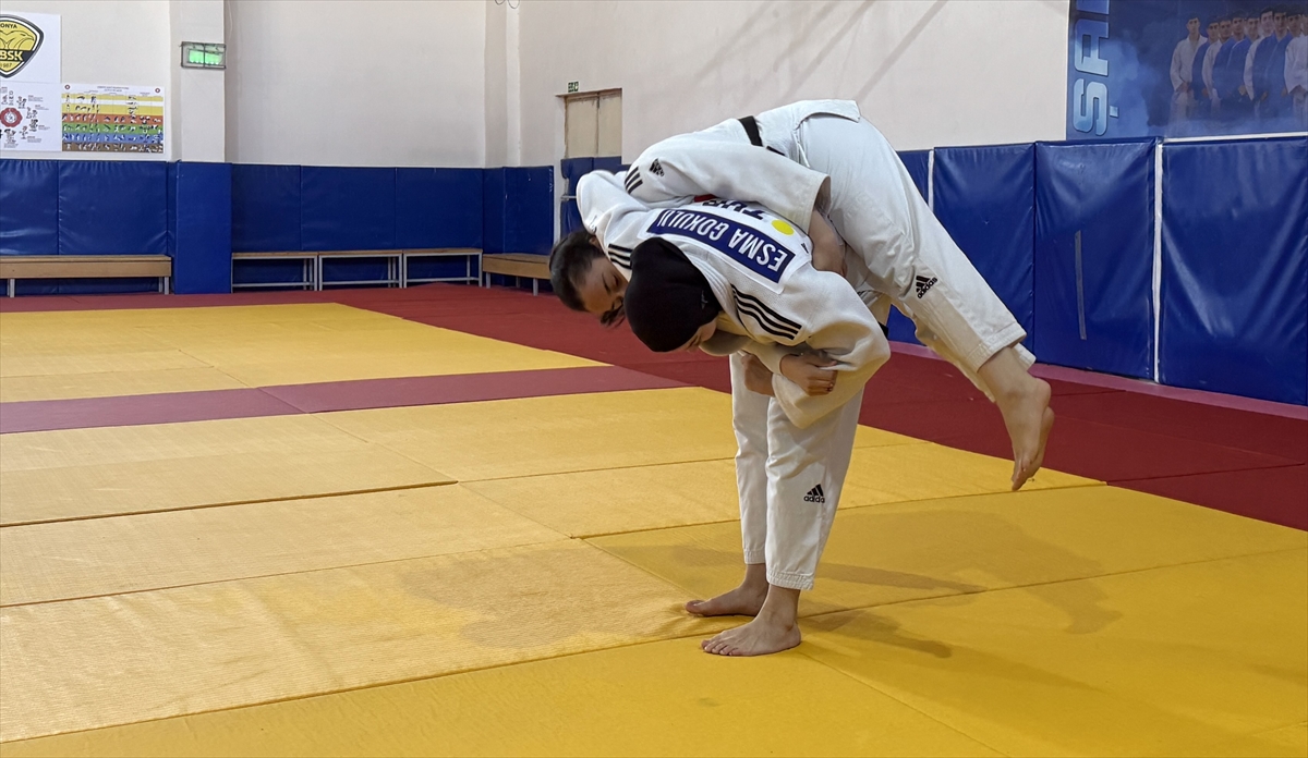 KONYA - İşitme engelli judocu Esma Gökülü sakatlığına rağmen olimpiyat madalyası kazanmayı başardı - Görsel 5