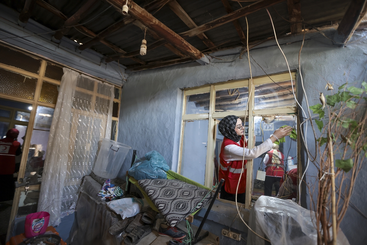 Konya'da yaşayan baba ve engelli kızı Türk Kızılay'ın sürpriziyle mutlu oldu - Görsel 1