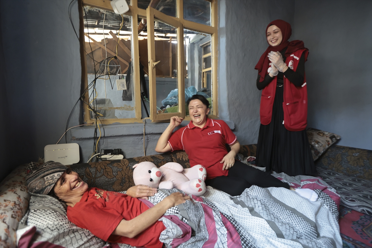 Konya'da yaşayan baba ve engelli kızı Türk Kızılay'ın sürpriziyle mutlu oldu - Görsel 3