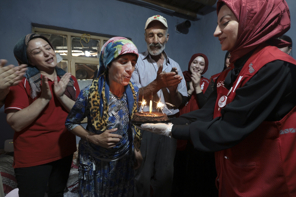 Konya'da yaşayan baba ve engelli kızı Türk Kızılay'ın sürpriziyle mutlu oldu - Görsel 6