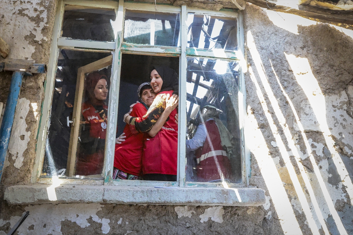 Konya'da yaşayan baba ve engelli kızı Türk Kızılay'ın sürpriziyle mutlu oldu - Görsel 7