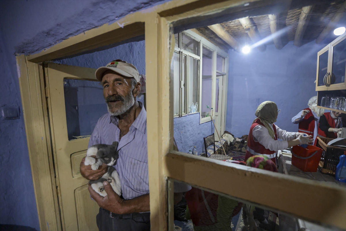 Konya'da yaşayan baba ve engelli kızı Türk Kızılay'ın sürpriziyle mutlu oldu - Görsel 11