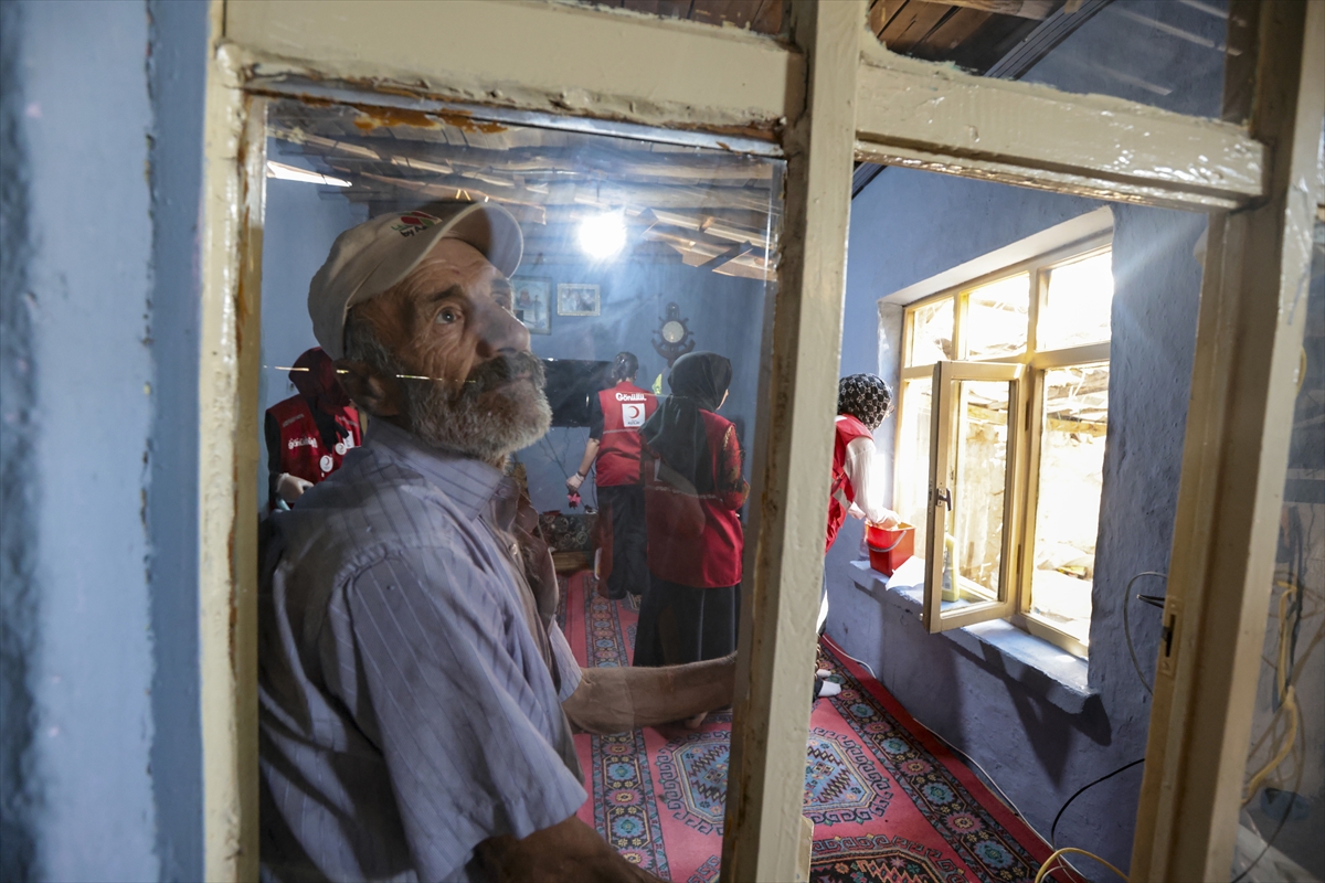 Konya'da yaşayan baba ve engelli kızı Türk Kızılay'ın sürpriziyle mutlu oldu - Görsel 14