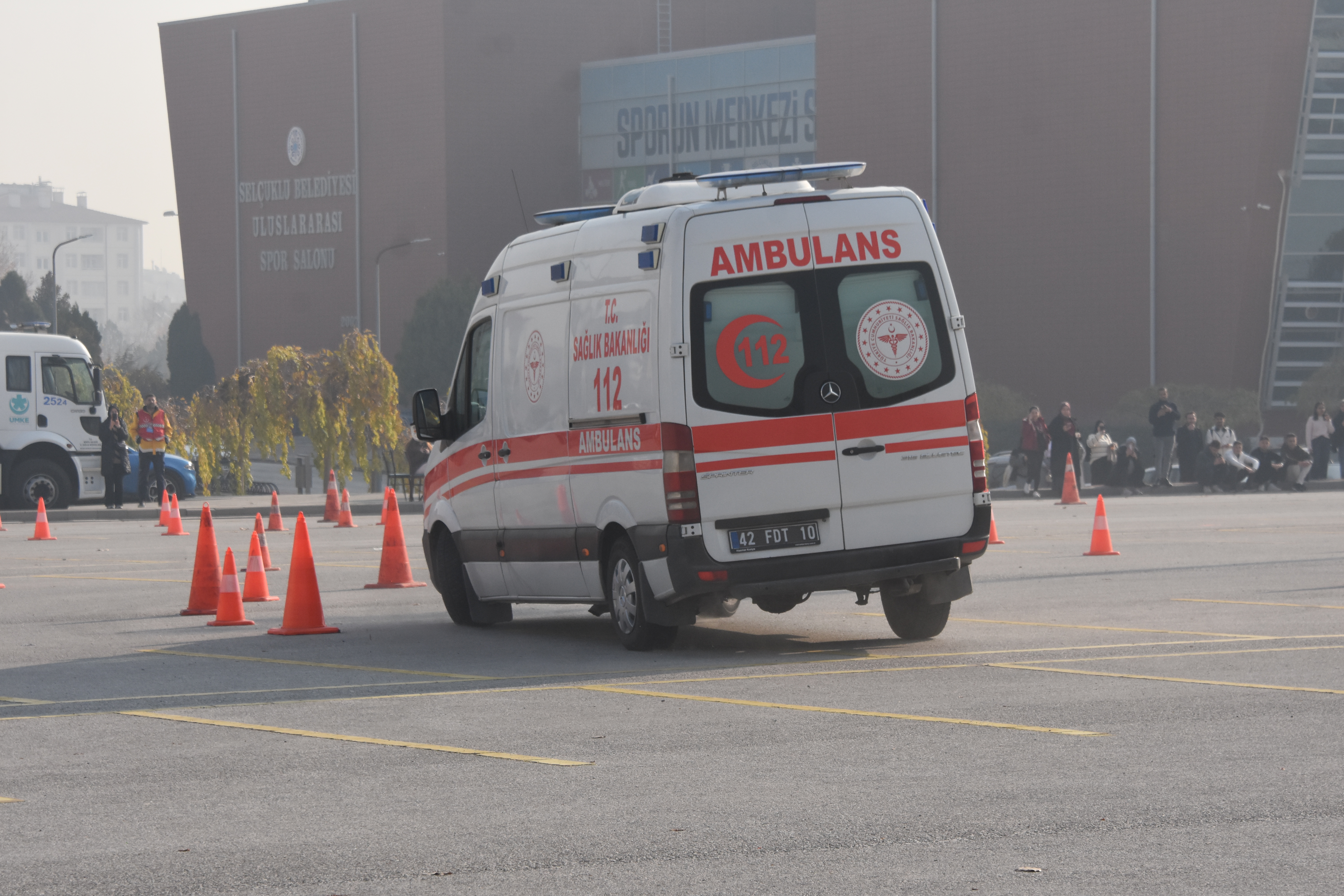 Ambulans şoförleri, teknik sürüşlerini geliştirmek için ralli yaptı - Görsel 3