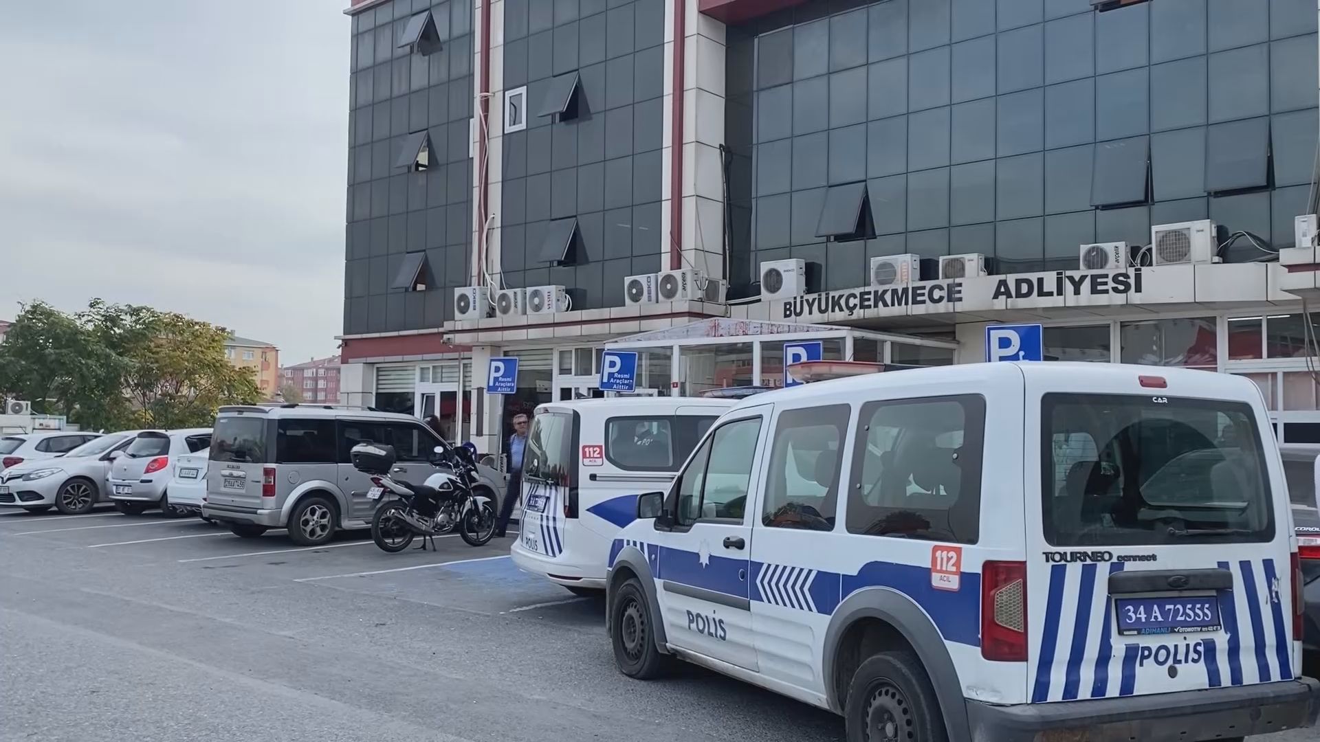 İstanbul - Büyükçekmece Adliyesi'ndeki hırsızlık: Arkadaşlarına 'Allah çarşınıza pazar versin' mesajı atmış - Görsel 1