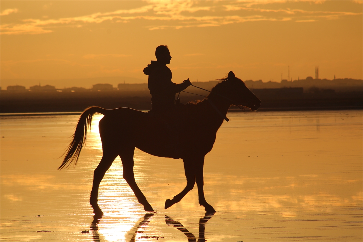 Tuz Gölü'nde gün batımı kızıl tonlarıyla görsel şölen oluşturdu - Görsel 5