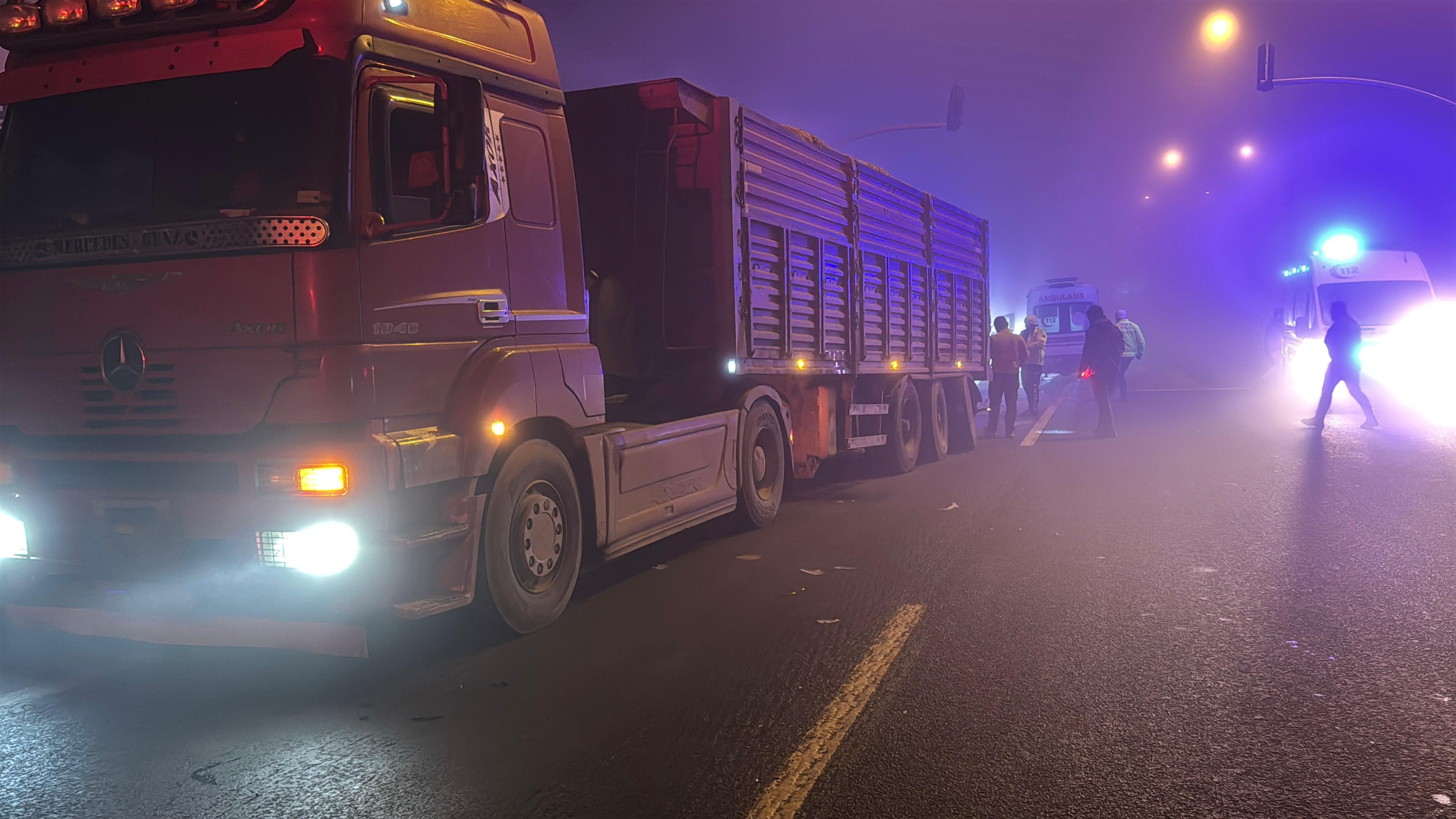 Kütahya'da otomobil TIR'a arkadan çarptı:  Aynı aileden 4  kişi öldü - Görsel 5