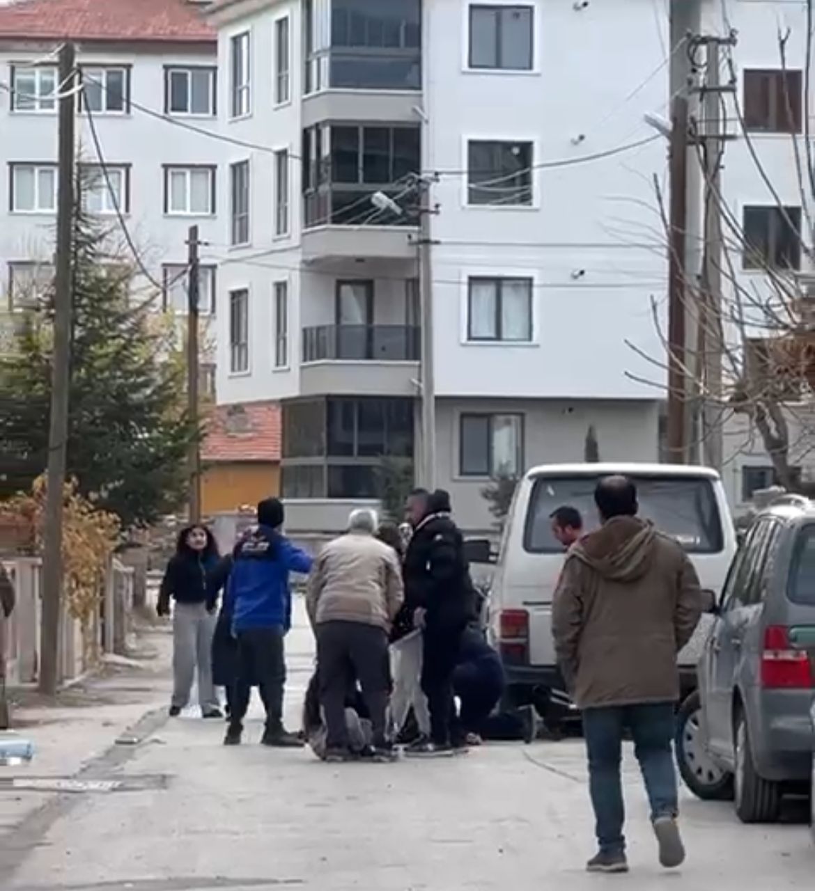 Aksaray - Kayınpederinin ağır yaraladığı damat, göğsündeki bıçakla hastaneye kaldırıldı - Görsel 3