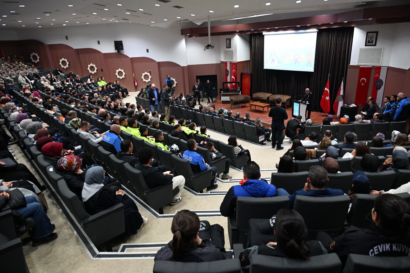 KONYA’DA ÇOGEP KAPSAMINDA YÜRÜTÜLEN “KİMSESİZ DEĞİLSİNİZ BİZİM İÇİN ÖZELSİNİZ” PROJESİ TAMAMLANDI - Görsel 1